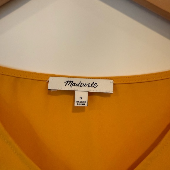 Madewell short sleeve blouse with tie closure at the bottom - Picture 2 of 5